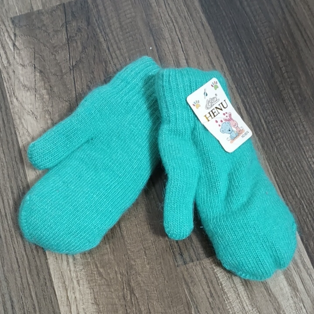 NWT HENU Wool Blend Kids Mittens. Size: 7T